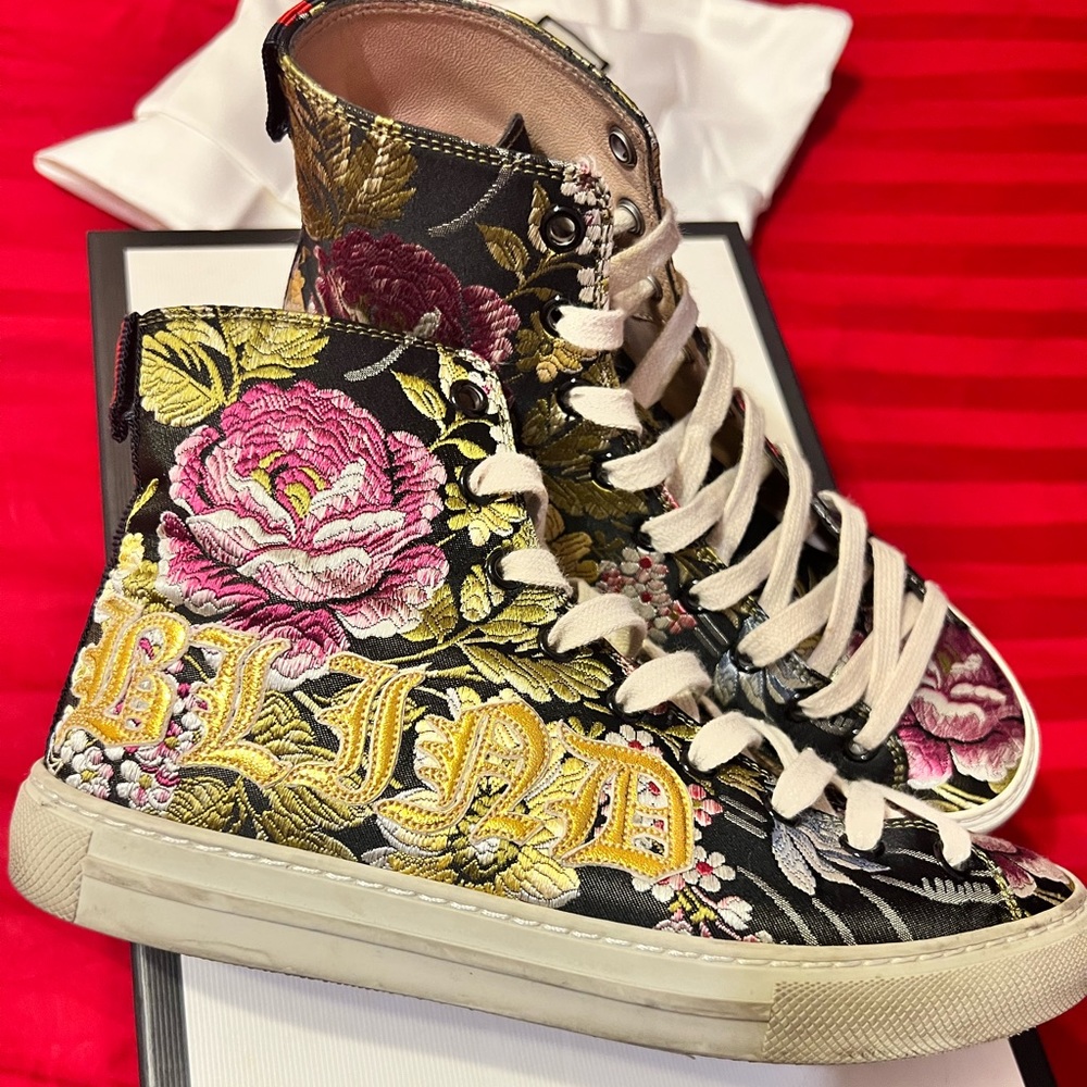 Gucci high top sneakers 35G